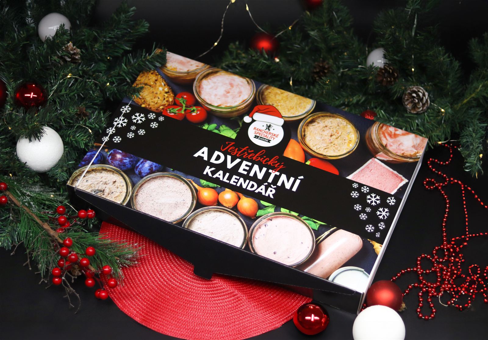 Jestřebický adventní kalendář ve vánoční dekoraci