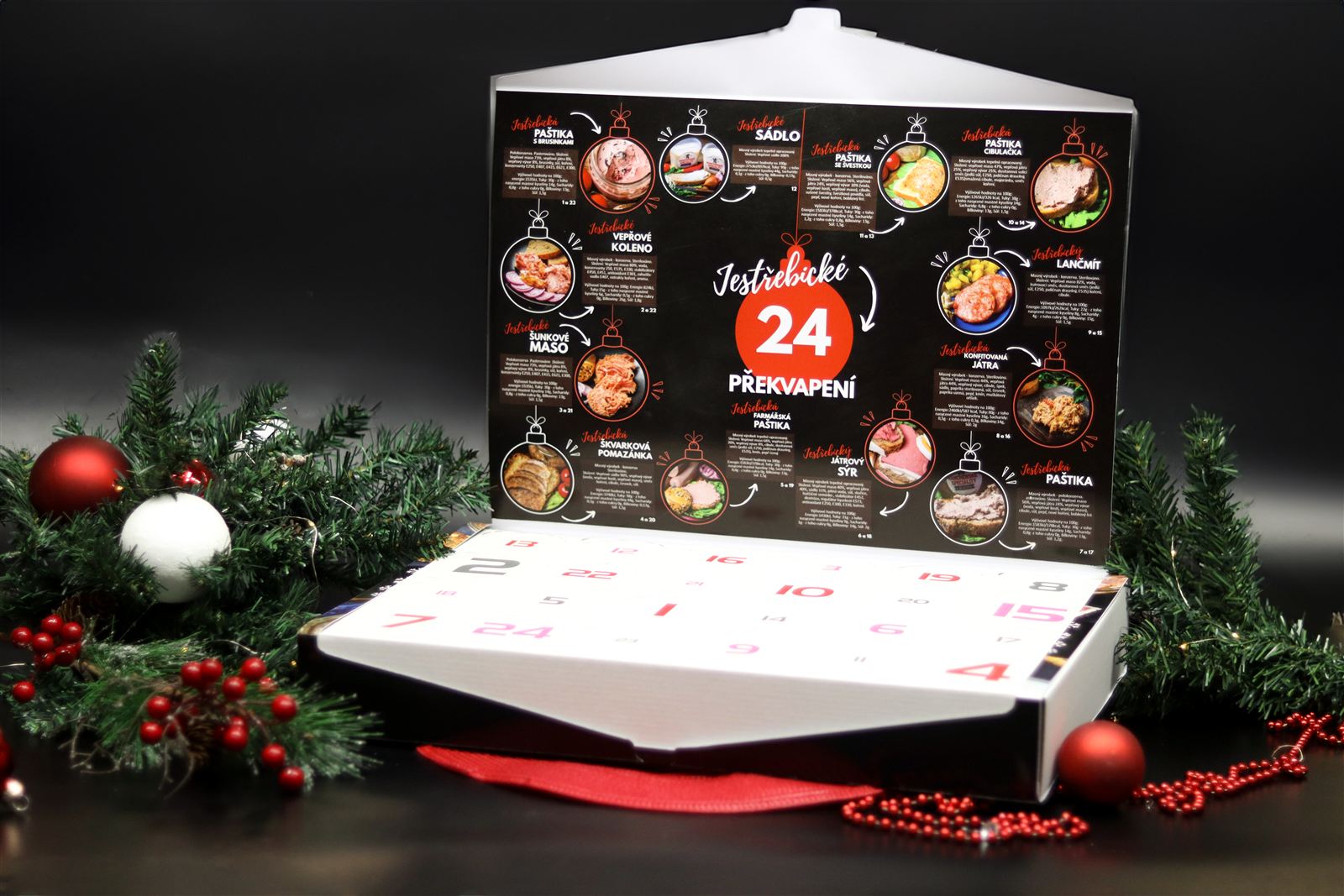 Otevřený adventní kalendář s 24 okénky